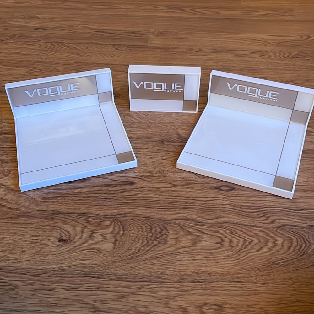 Vogue Eyewear Display Set
